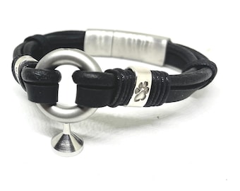 Pulsera conmemorativa personalizada: Elegante recuerdo de cuero para las cenizas de un ser querido.
