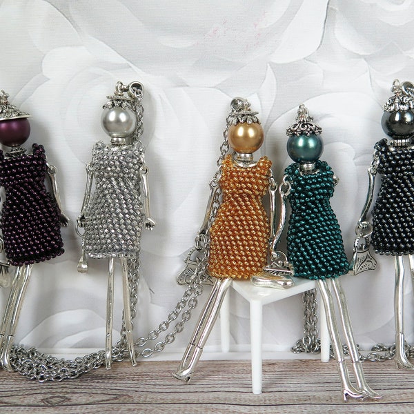 Collier pendentif poupée Français, violet noir argent vert or perle Crochet bijoux d'humeur