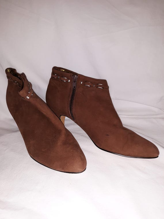 Vintage Gloria Vanderbilt Brown Suede Ankle Boots USED Size or 1/2