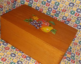 Vintage Dovetailed Card File Recipe Box With Fruit Decal on Top