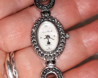 Vintage Gloria Vanderbilt Black Swan Ladies Wrist Watch NEEDS A BATTERY