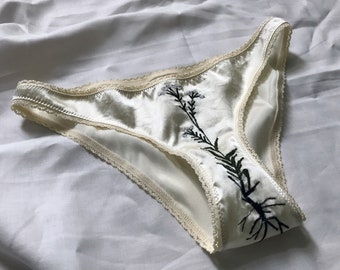 Silk panty with wild flowers