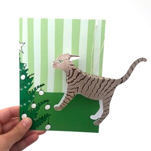 Carte de Noël avec ornement d'arbre à chat, chat tigré, cadeau pour petit chat.