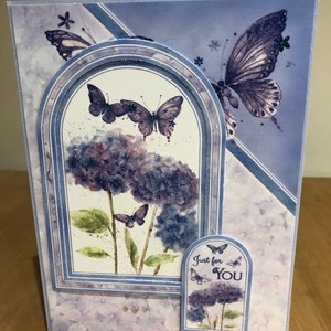 Distressed Glitter vereitelt lila Blume und Schmetterling handgemachte Geburtstagskarte