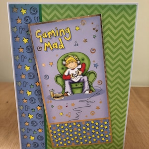 Cartão de aniversário feito à mão com tema Cartoon Gaming Mad