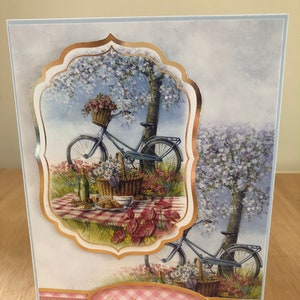 Skurrile künstlerische Frühling Pinic und Blumen Themen Geburtstagskarte