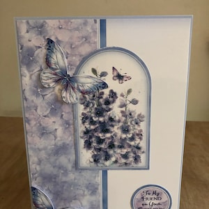 Blaue Delphinium und Schmetterling Freund Geburtstagskarte