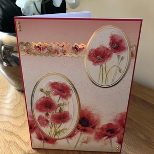 Damen oder Mädchen entmahlene Poppy Birthday Card mit Gold Foiling