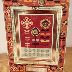 Retro Funky Flowers Geburtstagskarte mit Goldfolie.
