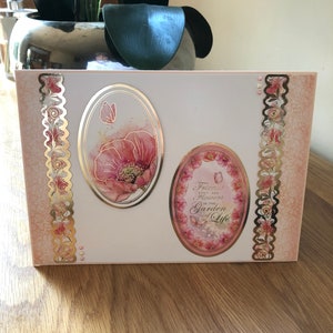 Ladies or Girls Friend Poppy Themed Birthday Card mit Gold Foiling