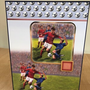 Carte d’anniversaire faite à la main sur le prix du football sur le papier d’or