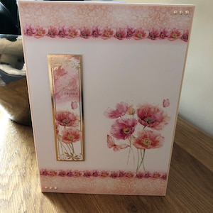 Ladies oder Girls Poppy und Schmetterlingsfreund Geburtstagskarte mit Gold Foiling