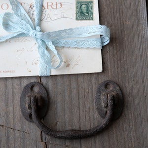 Antiker Griff aus Eisen - rustikaler Schubladen- oder Schrankgriff