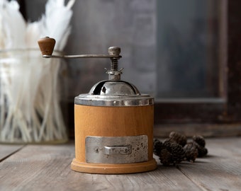 Vintage coffee grinder, Mechanical coffee mill with working mechanism, Rustic kitchenware, Food grinder, Old grinder, Vintage houseware