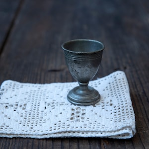 Antique Metal Egg Cup – Rustic Farmhouse Tableware – Vintage Egg Holder – Country Kitchen Decor – Farmhouse Breakfast Decor