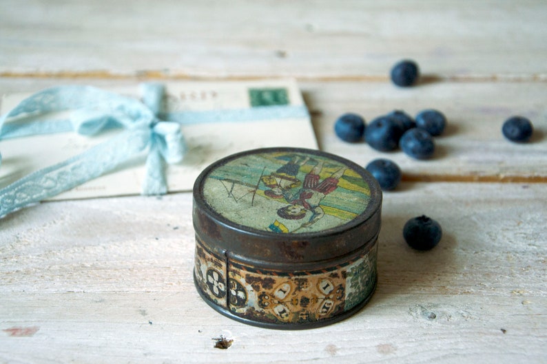 Caramel tin Photo props Vintage round tin container Bonbon tin canister Antique round metal box Old candy box Old metal caramel box