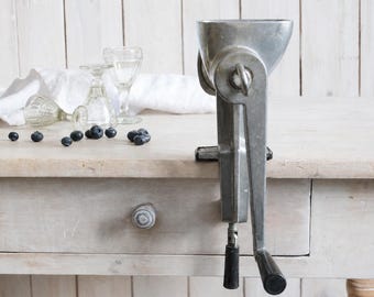 Vintage vleesmolen – vleesmolen met draaislinger – rustiek boerderij keukendecor – aanrecht metalen molen – vintage keukengerei