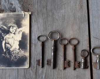 Antique Iron Skeleton Key – Vintage Rustic Decor or Steampunk Craft Supply