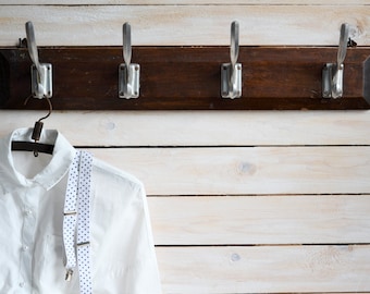 Perchero de pared vintage de madera oscura con 4 ganchos de metal — Perchero de pared, almacenamiento para recibidor de estilo rústico, organizador para recibidor, gancho de pared antiguo para pasillo