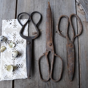 Antique Rustic Scissors – Primitive Iron Shears with Patina, Vintage Farmhouse Decor, Decorative Old Tools for Styling or Display
