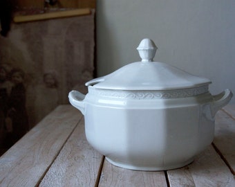 ヴィンテージホワイト磁器スープチューリン（蓋付き） – 大きくて