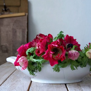 Vintage Oval White Tureen – Vintage Ceramic Serving Dish with Worn Gold Rim – Rustic Elegant Tableware – Shabby Chic Tureen – Serving Bowl