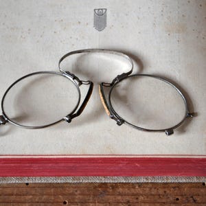 Antique Pince-Nez Glasses – Vintage Nose Clip Spectacles – Spring Bridge Eyewear – Metal Frame Eyeglasses – 19th Century Optical Collectible