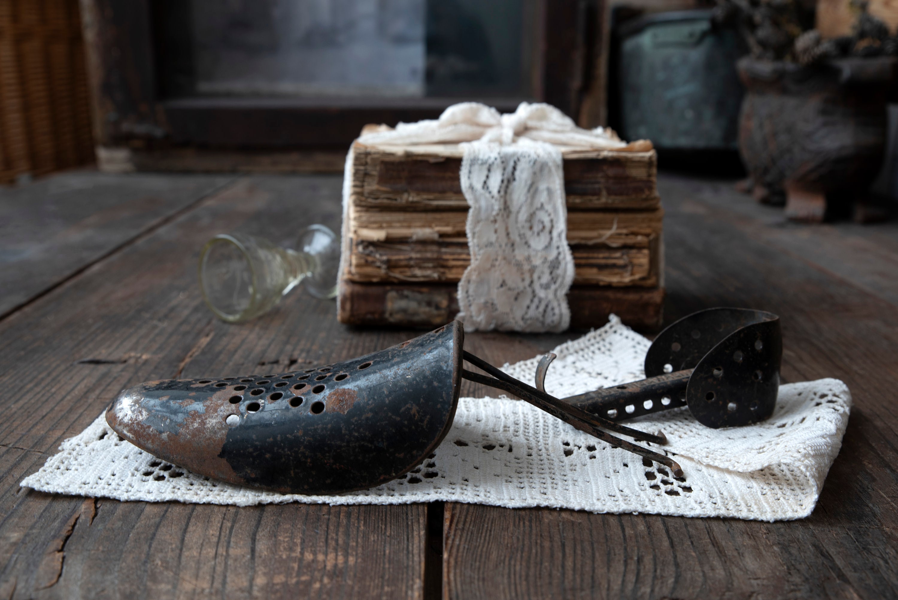 Antique Shoe Forms – Adjustable Metal Shoe Molds – Vintage Cobbler Tools – Folding Industrial Shoe Form – Rustic Decor – Multiple Available
