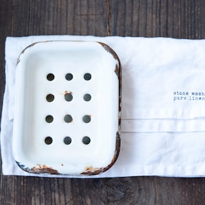 Vintage White Enamel Soap Dish – Rustic Two-Piece Soap Holder – Farmhouse Bathroom Decor – Antique Enamelware – Cottagecore Sink Tray