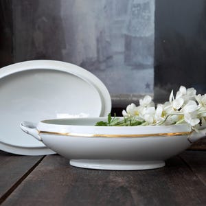 Vintage White Porcelain Tureen with Lid – Gold Trim Soup Bowl – French Country Tableware – Farmhouse Kitchen Decor