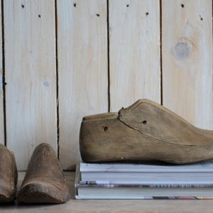 Set antieke leesten voor klompen – rustieke schoenmakervormen, vintage schoenenmallen voor display of knutselen, boerderijdecor met patina