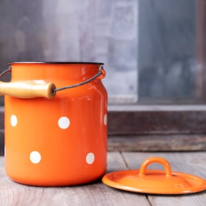 Polka Dot Enamel Milk Pail – Vintage Orange with Lid – Rustic Metal Kitchenware – Cottagecore & Farmhouse Decor – Polka Dot Enamelware