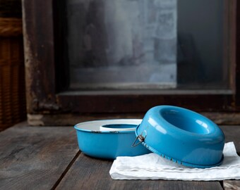Vintage Enamel Cake Tin – Rustic Blue Ring Mold – Farmhouse Bakeware – Hygge Kitchen Decor – Nostalgic Baking Dish – Herb Planter