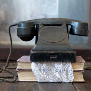 Vintage schwarzes Telefon mit Wählscheibe – Industrielles Telefon – 50er Jahre Retro Telefon mit Wählscheibe – Mid Century Arbeitszimmer oder Arbeitsplatz Requisit