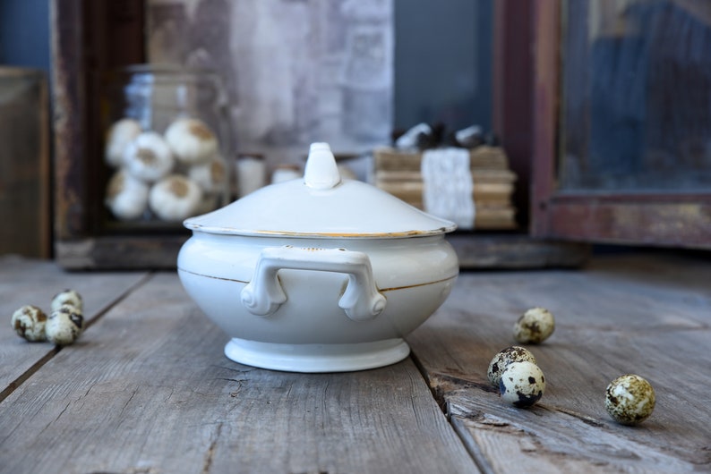 Vintage soup tureen, White tureen with lid, Antique tureen, White lidded tureen, White soupière, Shabby chic tureen, Large serving bowl image 3