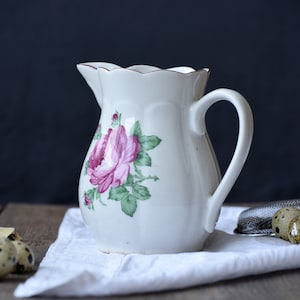 Vintage Porcelain Milk Pitcher with Pink Rose – Shabby Cottage Kitchen Decor – Floral Ceramic Jug – Romantic Ceramic Creamer for Farmhouse