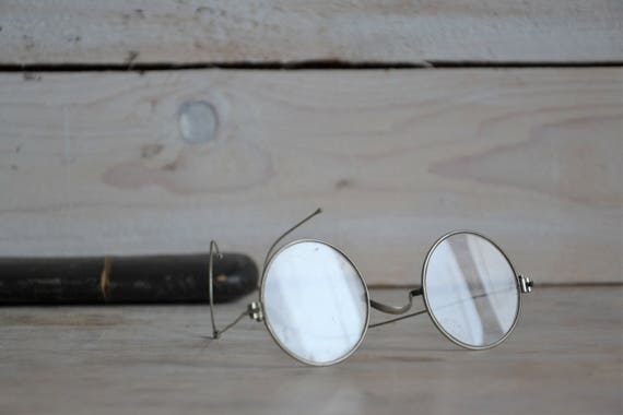Antique round eyeglasses with case, Round eyeglass