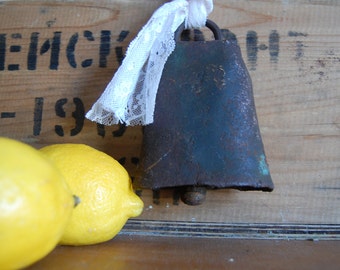 Antique Iron Sheep Bell – Rustic Livestock Bell, Vintage Farmhouse Decor, Rural Animal Bell, Traditional Pastoral Metal Bell