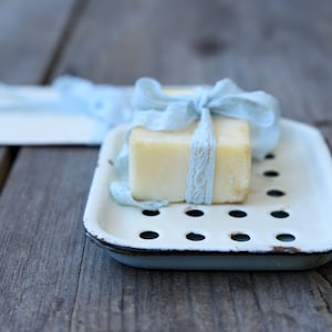 Vintage Enamel Soap Dish – Shabby White Metal Two-Piece Holder – Rustic Bathroom or Vanity Decor – Cottagecore Laundry Room Accessory