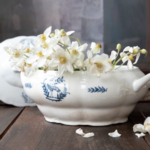 Antique White Soup Tureen with Lid – Vintage Ceramic Serving Dish – French Country Kitchen – Nordic Farmhouse Decor – Bird Motif