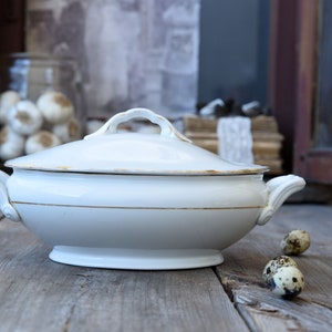 Vintage soup tureen, White tureen with lid, Antique tureen, White lidded tureen, White soupière, Shabby chic tureen, Large serving bowl image 2