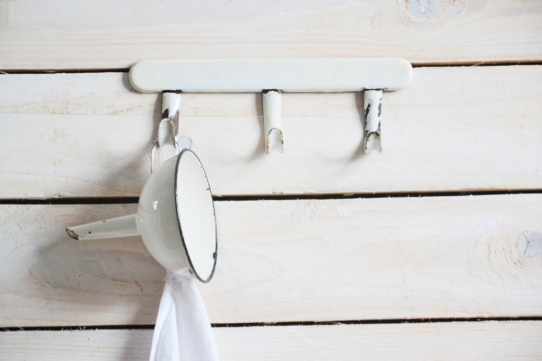 Vintage White Enamel Towel Rack, White Enamel Hook Rack, Vintage Dish