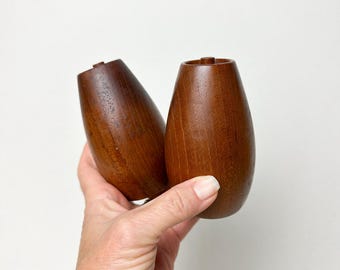 Vintage handgedraaide teakhouten peper- en zoutstel: MCM Danish Modern