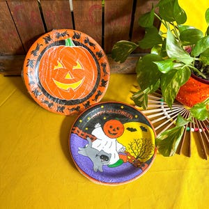 Piatti di carta vintage di Halloween da 7 pollici American Greetings Corp. Decorazioni per feste a forma di zucca fantasma e gatto
