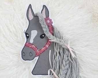 Applikation Aufnäher Schultüte Pferd mit Mähne Pony Mädchen Flicken Patch Button Filz Handmade in grau mauve beere gestickt mit Wollmähne