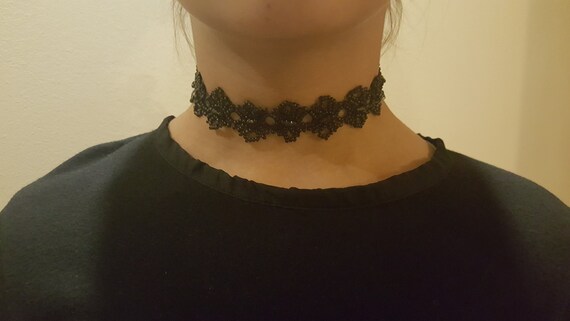 Gray choker discount