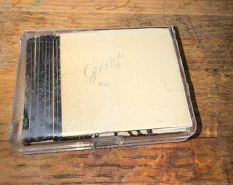 Vintage Goody USA Bobby Pins svarta metallhårspännen i genomskinligt plastfodral