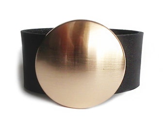 Leather bracelet black or gold shimmering with gold round badge