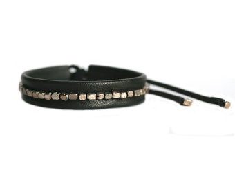 Leather bracelet black gold tied
