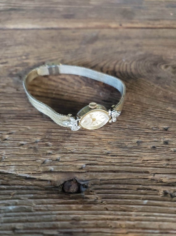 1940’s Benrus Women’s Wrist Watch (Gold Band) - image 2